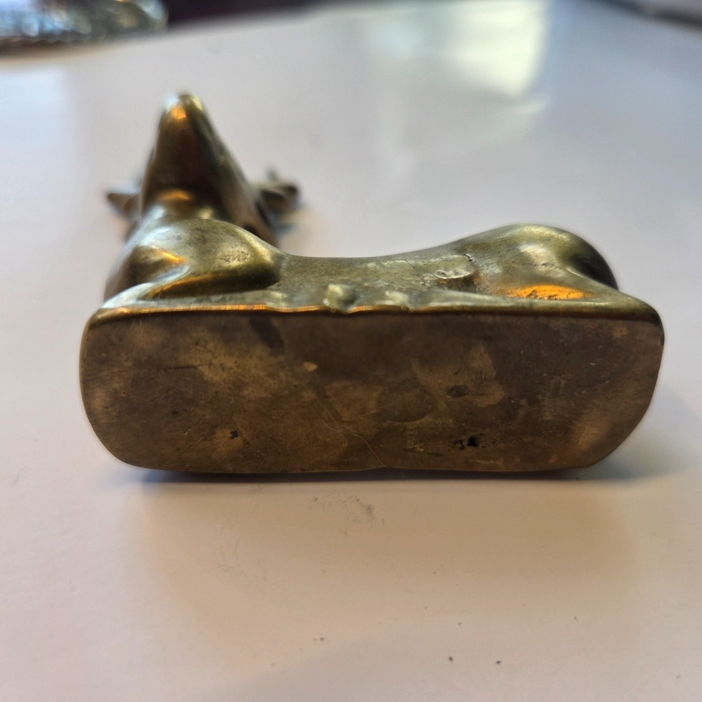 Vintage Solid Brass Deer Reindeer Caribou Buck Laying Down 2 1/8" x 2.5" - Picture 9 of 9